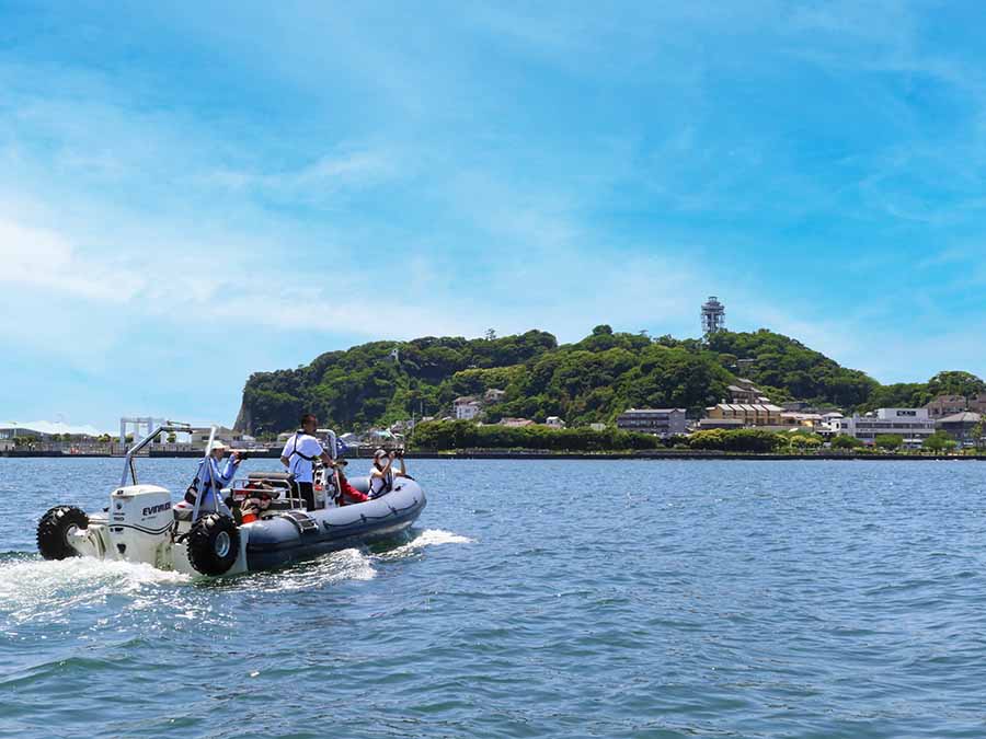 湘南/江ノ島で貸切クルーズ体験。江ノ島沖をクルージング。