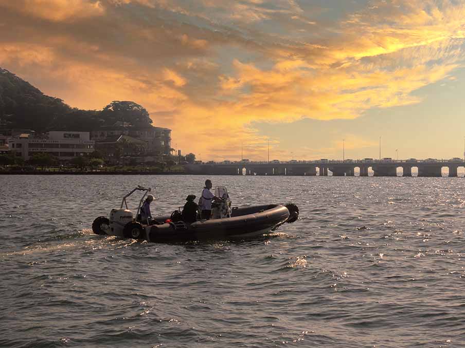 湘南/江ノ島でショートサンセットクルーズ体験。江ノ島沖で夕日を見ながらクルージング